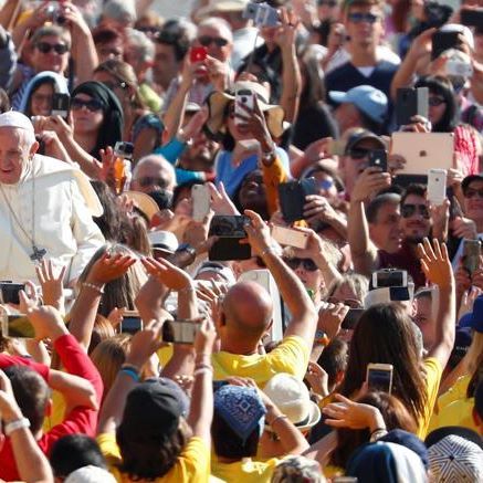 Lavoro, denaro, Europa, migranti: intervista a Papa Francesco
