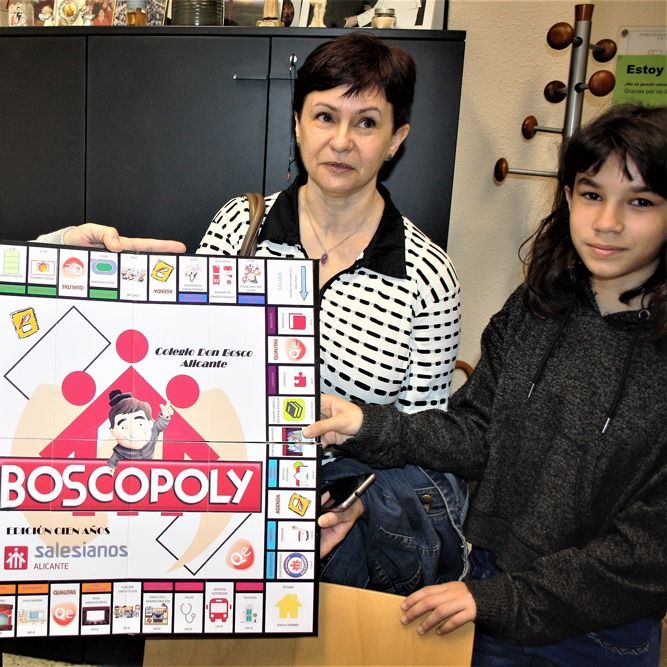 Una familia del colegio crea sus juegos de mesa - Colegio Don Bosco Alicante