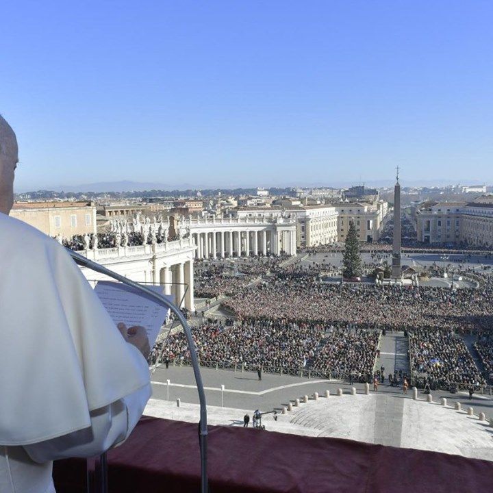 Pope at 'Urbi et Orbi' prays for the suffering children of the world - Vatican News