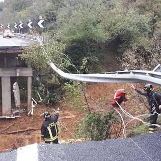 Autostrada A6: crolla un viadotto