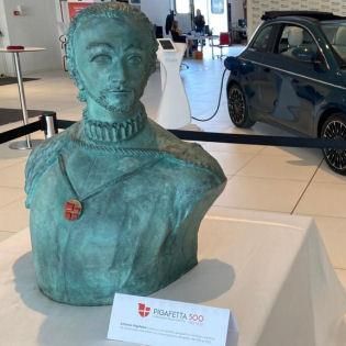 Il busto di Pigafetta verso Roma con una Fiat 500 brandizzata