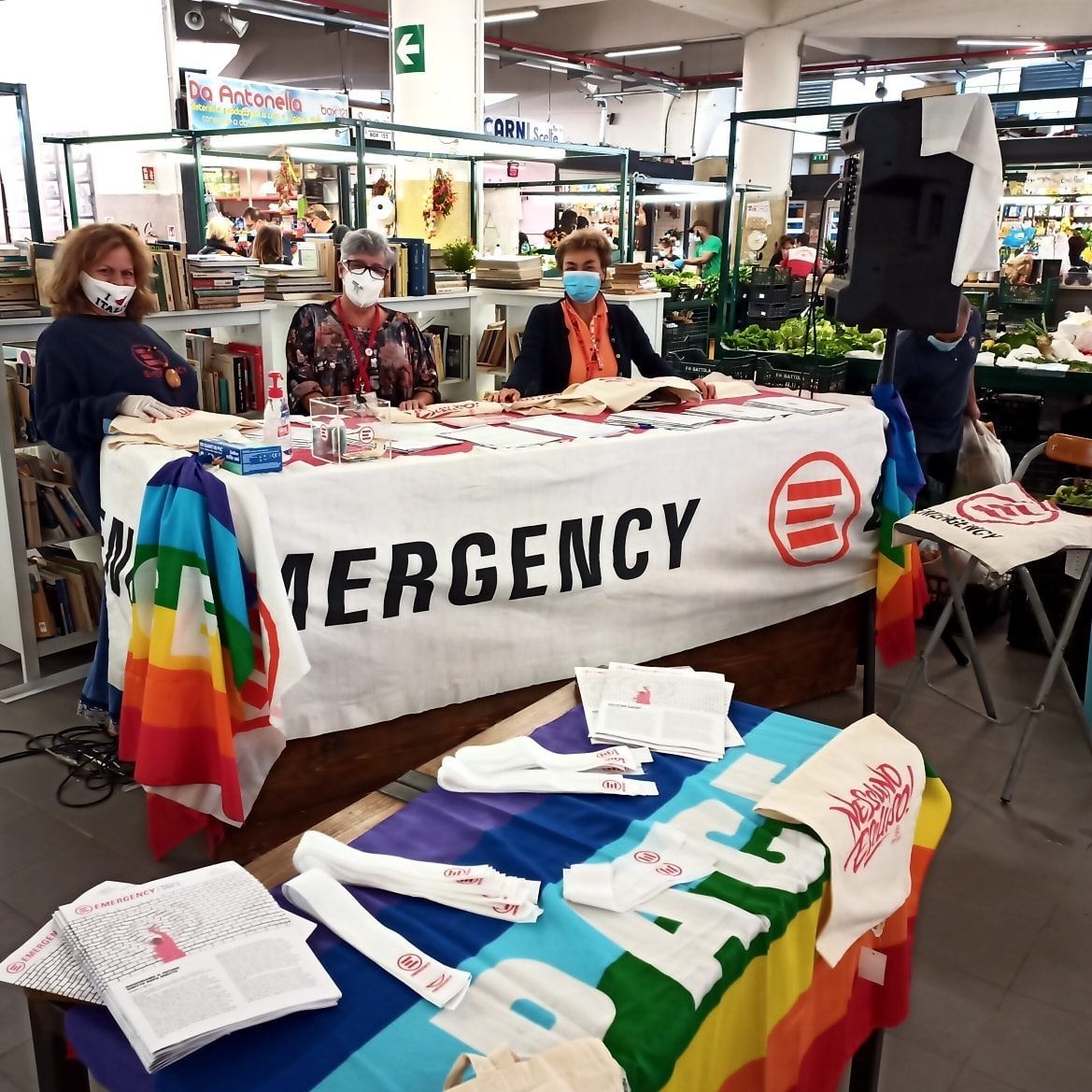 Grande successo per il tesseramento ad EMERGENCY presso il mercato Trieste... Un' occasione per aderire ad un progetto solidale e umanitario... #nessunoescluso #mercatotrieste