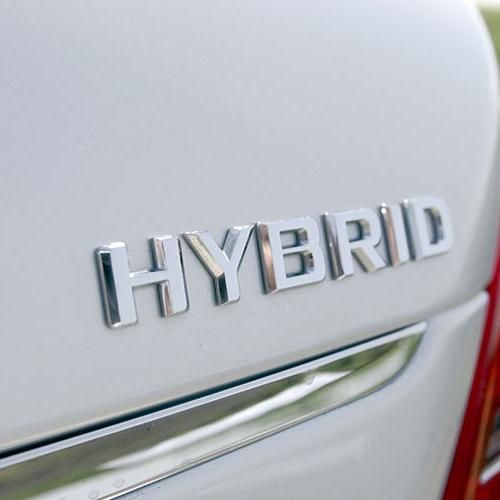 Differenza auto ibride e plug-in: vantaggi e svantaggi - Autronica