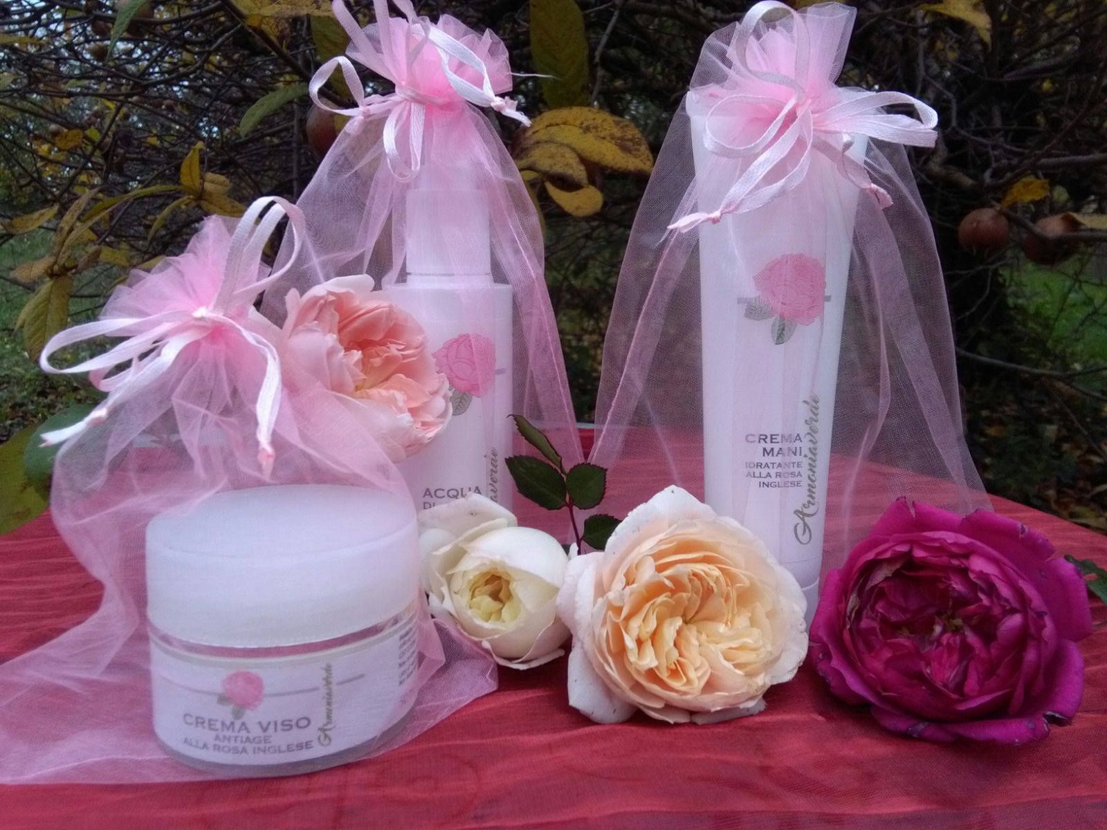 Kit di cosmetici alle rose crema viso, crema mani e acqua